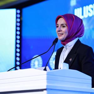 Aile ve Sosyal Hizmetler Bakanımız Göktaş "Uluslararası Yapay Zeka Çağında Medya Zirvesi"nde konuştu - fotoğraf 3