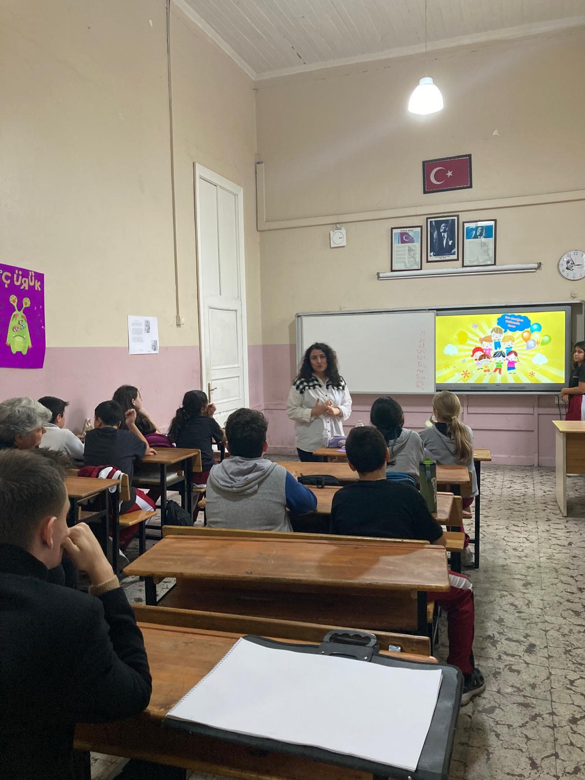 Cumhuriyet Ortaokulu Öğrencilerine "Çocuk Hakları" Konulu Eğitim Verdik