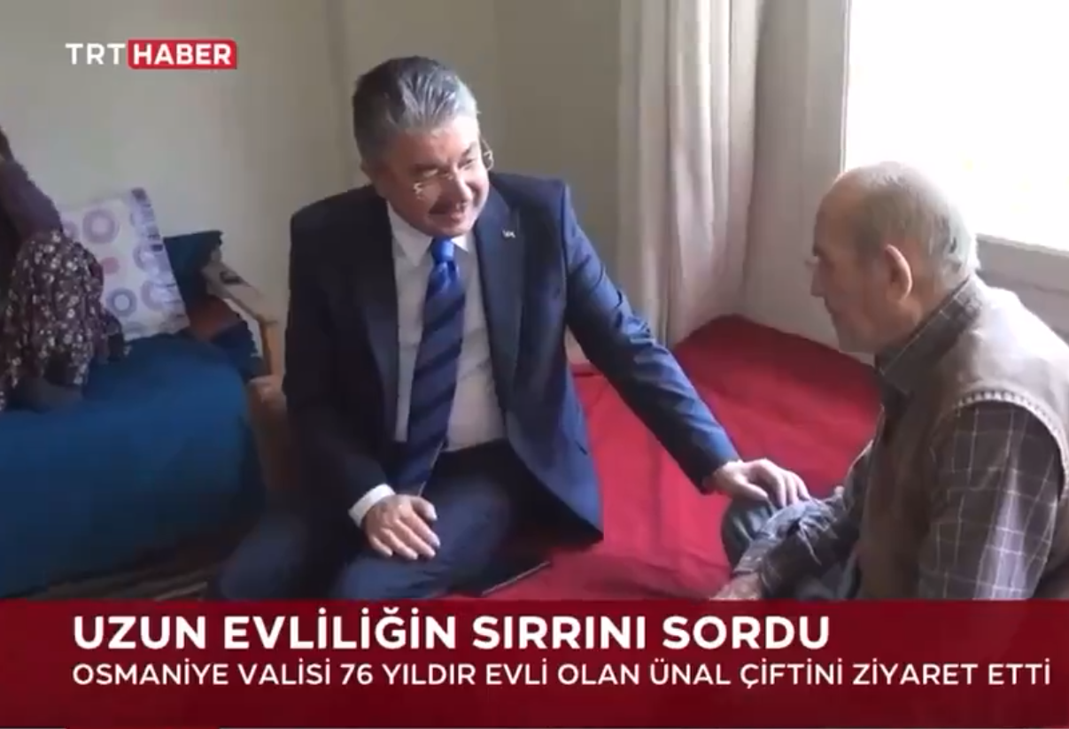 Valimiz Sayın Dr. Erdinç Yılmaz ve İl Müdürümüz Tolga Nacar, 15 Mayıs Aile Günü nedeniyle 76 yıldır evli olan Zehra ve Mehmet Ünal'ı ziyaret ettiler.