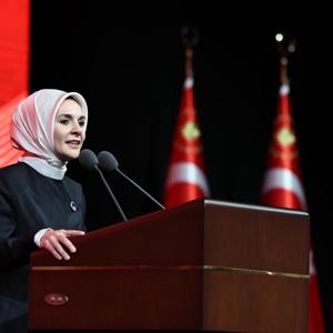 Cumhurbaşkanı Erdoğan ve Aile ve Sosyal Hizmetler Bakanımız Göktaş, "Kadına Yönelik Şiddete Karşı Uluslararası Mücadele Günü" programına katıldı - fotoğraf 2