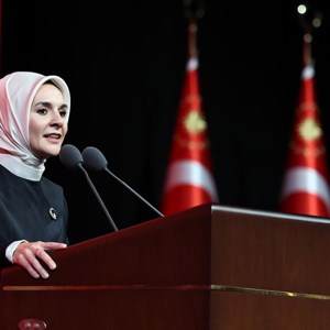Cumhurbaşkanı Erdoğan ve Aile ve Sosyal Hizmetler Bakanımız Göktaş, "Kadına Yönelik Şiddete Karşı Uluslararası Mücadele Günü" programına katıldı - fotoğraf 2