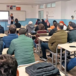 Borsa İstanbul Pazaryeri Ortaokulu öğretmenlerine yönelik "Çocuk İhmali ve İstismarı" eğitimi v - fotoğraf 1