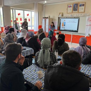 Vali Aydın Arslan İlkokulu öğretmen ve velilerine kadına yönelik şiddet, kurumsal mekanizmalar ve KADES uygulaması hakkında farkındalık çalışması y - fotoğraf 1