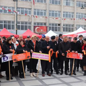 25 KASIM KADINA YÖNELİK ŞİDDETE KARŞI  ULUSLARARASI MÜCADELE  GÜNÜ ETKİNLİKLERİ GERÇEKLEŞTİRİLDİ. - fotoğraf 4