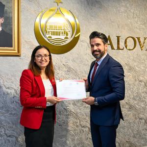  Valimiz Sayın Dr. Hülya Kaya  Tarafından 3 Aralık Dünya Engelliler Günü'nde Erişilebilirlik Belgeleri Takdim Edildi  - fotoğraf 5
