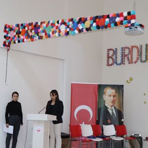 MÜDÜRLÜĞÜMÜZE BAĞLI BURDUR ENGELSİZ YAŞAM BAKIM VE REHABİLİTASYON VE AİLE DANIŞMA MERKEZİMİZDE KALAN ÇOCUKLAR TARAFINDAN EĞLENCE VE ŞÖLEN DÜZENLENDİ. - fotoğraf 1