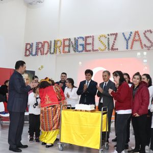 MÜDÜRLÜĞÜMÜZE BAĞLI BURDUR ENGELSİZ YAŞAM BAKIM VE REHABİLİTASYON VE AİLE DANIŞMA MERKEZİMİZDE KALAN ÇOCUKLAR TARAFINDAN EĞLENCE VE ŞÖLEN DÜZENLENDİ. - fotoğraf 7