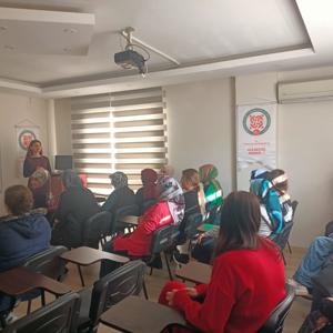 TBM Formatörümüz tarafından Türkiye Bağımlılıkla Mücadele Eğitimleri kapsamında Toroslar Aile Destek Merkezi kursiyerlerine "Tütün Bağımlılığı Eğitimi" verildi. - fotoğraf 1