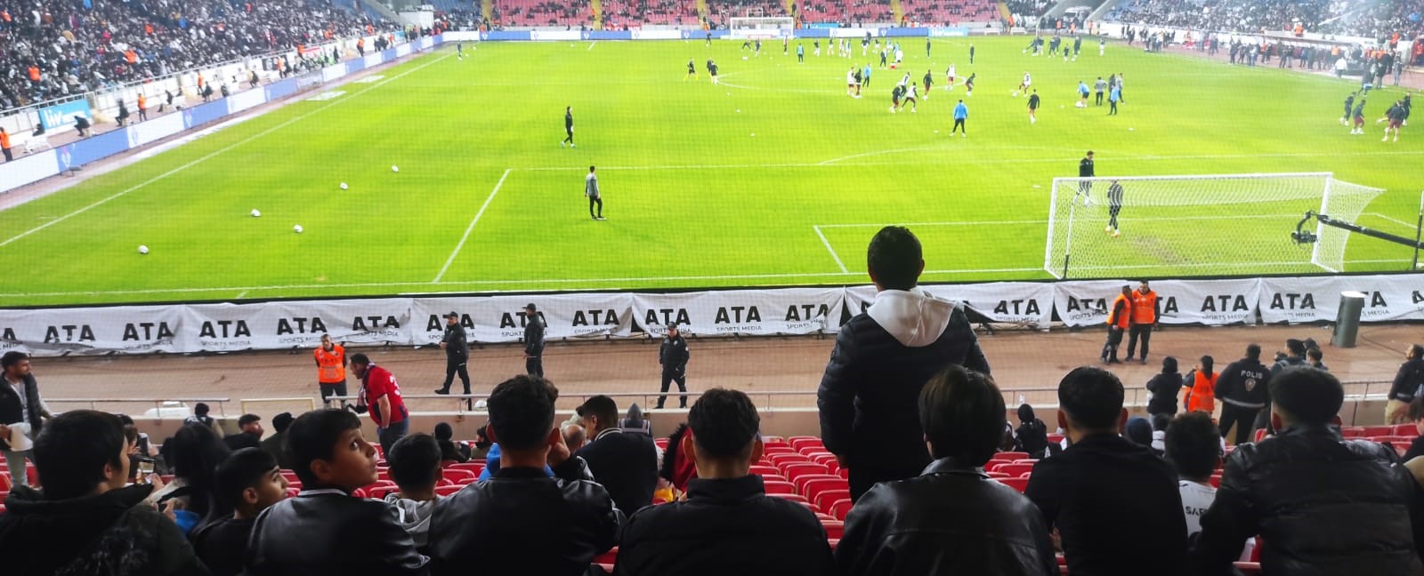 Kurum bakımında kalmakta olan canımız çocuklarımız, dün akşam ilimizde düzenlenen Atakaş Hatayspor ve Beşiktaş arasında oynanan maçı  @GSB_Mersin  desteği ile stadyumda büyük coşku ve heyecanla izlediler. 😊
