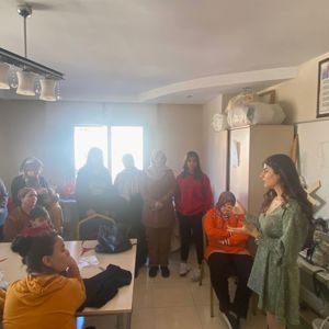 İl Müdürlüğümüz bünyesinde faaliyet gösteren Aile Danışmanlığı Birimi tarafından Akdeniz Adem kursiyerlerine Aile Danışmanlığı,Bireysel Danışmanlık,Boşanma Süreci Danışmanlığı,Evlilik Öncesi Danışmanlığının kapsamları ve içeriği hakkında tanıtım çalışması yapıldı. - fotoğraf 1