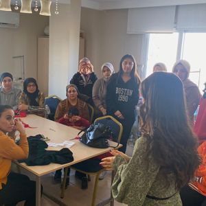 İl Müdürlüğümüz bünyesinde faaliyet gösteren Aile Danışmanlığı Birimi tarafından Akdeniz Adem kursiyerlerine Aile Danışmanlığı,Bireysel Danışmanlık,Boşanma Süreci Danışmanlığı,Evlilik Öncesi Danışmanlığının kapsamları ve içeriği hakkında tanıtım çalışması yapıldı. - fotoğraf 2