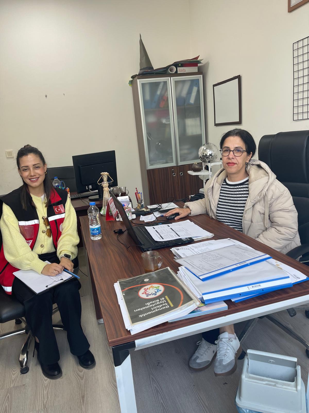 #MezitliSHM,Çocuklar Güvende Projesi kapsamında Mezitli Naim Süleymanoğlu Spor Lisesi,Kuyuluk Belediye Ortaokulu ve İlkokuluna ziyaret düzenledi.  Okul idaresi ve psikolojik danışmanlara Sosyal Hizmetler ile ilgili bilgilendirme çalışmalarında bulunuldu.