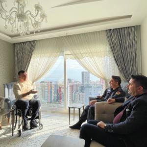 3 Aralık Dünya Engelliler Günü Kapsamında #MezitliSHM ve İlçe Jandarma Komutanımız Nusret ATILGAN, ilçede ikamet eden Güneydoğu Gazimiz Baki KOÇYİĞİT'i ziyaret ettiler. Kahraman Gazimize sağlık, sıhhat ve esenlik diliyoruz. - fotoğraf 2