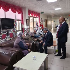 İl Müdürümüz Naci YILMAZ, Erdemli Huzurevi Yaşlı Bakım Ve Rehabilitasyon Merkezimizden hizmet alan kıymetli büyüklerimizle bir araya geldi. Ayrıca denetim ve rehberlik faaliyetlerinde bulundu. - fotoğraf 1