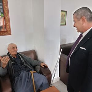 İl Müdürümüz Naci YILMAZ, Erdemli Huzurevi Yaşlı Bakım Ve Rehabilitasyon Merkezimizden hizmet alan kıymetli büyüklerimizle bir araya geldi. Ayrıca denetim ve rehberlik faaliyetlerinde bulundu. - fotoğraf 2