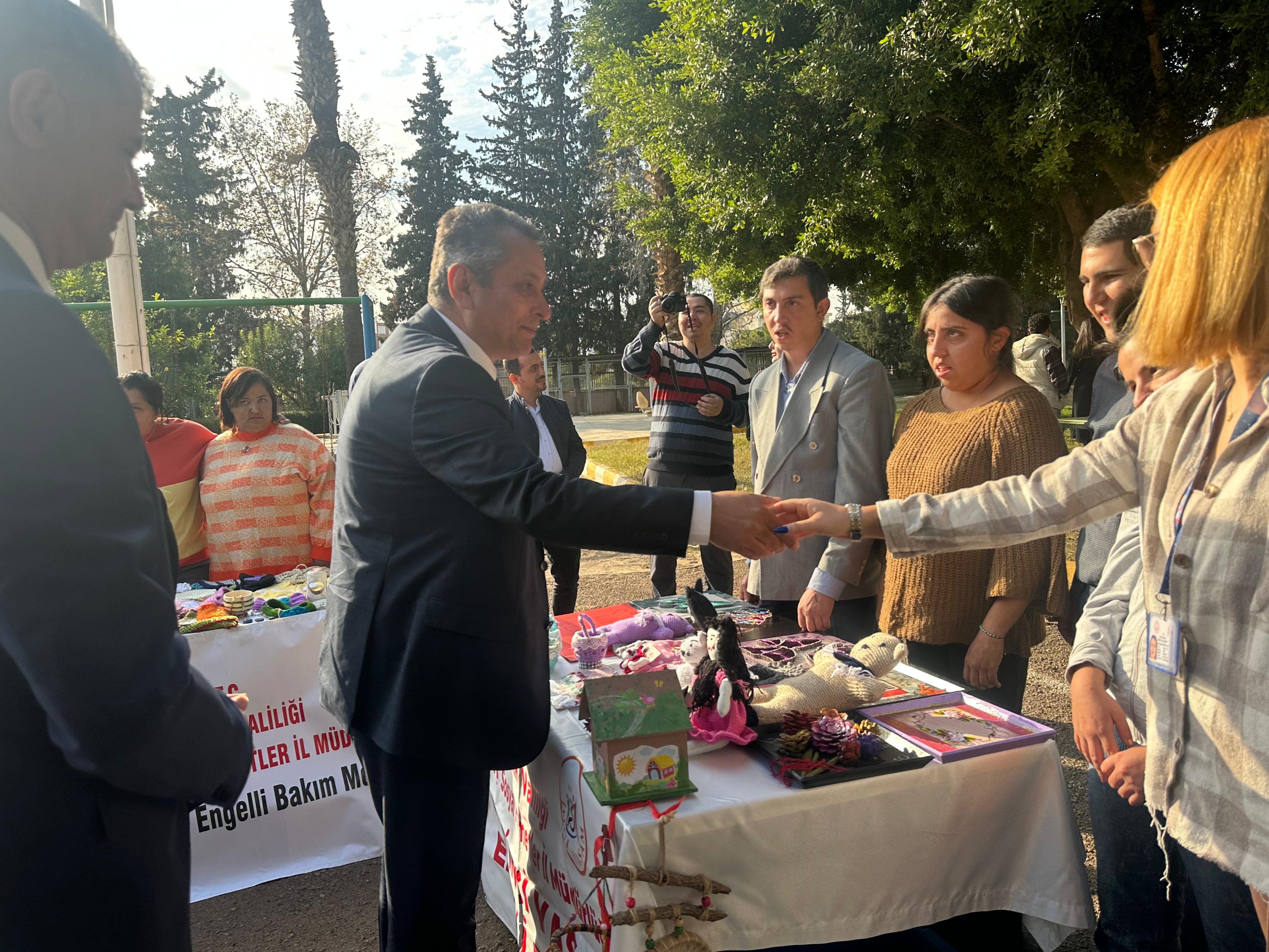 Nihat Sözmen Bakım,Rehabilitasyon ve Aile Danışma Merkezimizde Dünya Engelliler Günü kapsamında  Sn.Vali Yardımcımız Kadir OKATAN,özel bakım merkezlerinde bulunan özel bireylerimiz ve Otizm Derneği'nin katılımları ile etkinlik  gerçekleştirildi.
