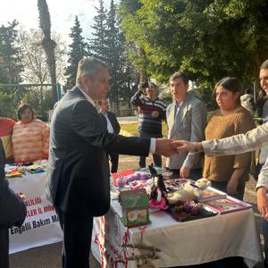 Nihat Sözmen Bakım,Rehabilitasyon ve Aile Danışma Merkezimizde Dünya Engelliler Günü kapsamında  Sn.Vali Yardımcımız Kadir OKATAN,özel bakım merkezlerinde bulunan özel bireylerimiz ve Otizm Derneği'nin katılımları ile etkinlik  gerçekleştirildi. - fotoğraf 1