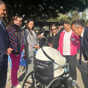 Nihat Sözmen Bakım,Rehabilitasyon ve Aile Danışma Merkezimizde Dünya Engelliler Günü kapsamında  Sn.Vali Yardımcımız Kadir OKATAN,özel bakım merkezlerinde bulunan özel bireylerimiz ve Otizm Derneği'nin katılımları ile etkinlik  gerçekleştirildi. - fotoğraf 2
