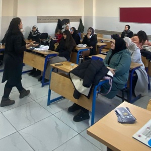 Prof. Aziz Sancar Ortaokulu velilerine kadına yönelik şiddet, kurumsal mekanizmalar ve KADES uygulaması hakkında farkındalık çalışması - fotoğraf 2