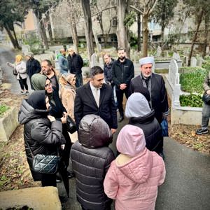Vefatının sene-i devriyesinde Oya Kayacık mezarı başında Kur'an Tilaveti ve Dualar ile anılmıştır. - fotoğraf 4