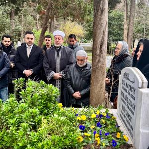 Vefatının sene-i devriyesinde Oya Kayacık mezarı başında Kur'an Tilaveti ve Dualar ile anılmıştır. - fotoğraf 2