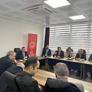 İl Müdürümüz Naci YILMAZ başkanlığında İl Müdür Yardımcılarımız, Şube Müdürlerimiz, Sosyal Hizmet Merkezi Müdürlerimiz ve Yatılı Kuruluş Müdürlerimizin katılımıyla Aylık koordinasyon ve değerlendirme toplantısı gerçekleştirildi. - fotoğraf 1