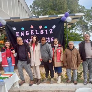 #ErdemliSHM, 3 Aralık Engelliler Günü kapsamında özel bakım merkezi ziyareti gerçekleştirerek özel bireylerimizle çeşitli etkinliklerde bulundu. Keyifli ve renkli bir gün geçirildi.  - fotoğraf 1