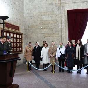 Bakanımız Göktaş, Türk Kadınına Seçme ve Seçilme Hakkı Verilmesinin 90’ıncı Yıl Dönümünde Anıtkabir'i Ziyaret Etti - fotoğraf 6