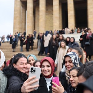 Bakanımız Göktaş, Türk Kadınına Seçme ve Seçilme Hakkı Verilmesinin 90’ıncı Yıl Dönümünde Anıtkabir'i Ziyaret Etti - fotoğraf 7