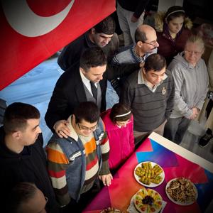  Özel Eğitime Muhtaç Çocuklara Yardım Derneği (ERAM) tarafından düzenlenen program gerçekleştirlmiştir. - fotoğraf 3