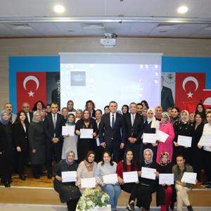 İl Müdürlüğümüz tarafından Bakanlığımızın 19 ilde pilot çalışma olarak yürüttüğü “Modüler Aile Eğitim Programına ” katılım gösteren kişilere sertifika takdimi yapılmıştır - fotoğraf 1