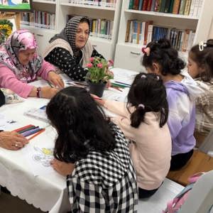 Sultangazi Huzurevi sakinlerimiz, Bakanlığımızın "Torunum Olur Musun?" projesi kapsamında Atatürk Çocuk Evleri Koordinasyon Merkezimizde çocuklarımız ile bir araya gelmiştir. - fotoğraf 1