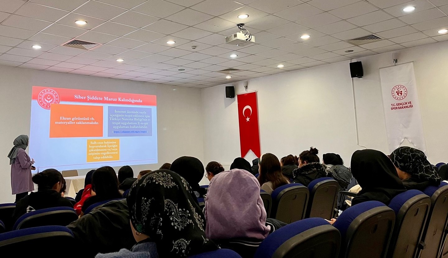 Hüma Hatun Kız Öğrenci Yurdu Öğrencilerine Kadına Yönelik Şiddetle Mücadele Eğitimi