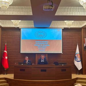 Aile ve Toplum Hizmetleri Birimimiz tarafından ‘’Roman Vatandaşlara Yönelik İl Eylem Planı 2024 Yılı 2.İl Koordinasyon Kurulu Toplantısı’’ Vali Yardımcımız Kadir OKATAN Başkanlığında paydaş kurumların katılımı ile gerçekleştirildi. - fotoğraf 2