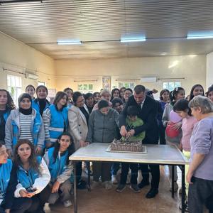 Mersin Kredi ve Yurtlar Müdürlüğü ve üniversite öğrencileri tarafından Nihat Sözmen BRADM'mize yapılan ziyarette hizmet alan özel gereksinimli bireylerimize eğlenceli aktiviteler düzenleyerek keyifli vakit geçirmelerini sağladılar. 😊 - fotoğraf 1