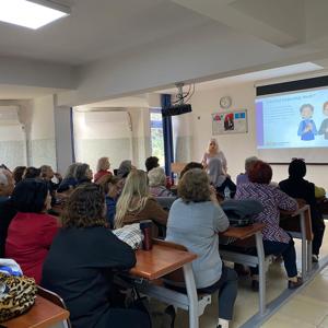 Mersin Gündüzlü Bakım ve Aktif Yaşam Merkezi yetişkinlerimizin de içinde bulunduğu Mersin Üniversitesi Tazelenme Üniversitesinde,TBM Formatörümüz tarafından #TürkiyeBağımlılıklaMücadele kapsamında "Teknoloji Bağımlılığı" eğitimi verildi. - fotoğraf 2