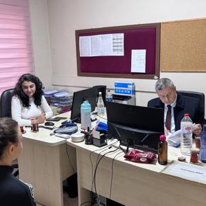 Hizmet kalitemizi ve standardımızı yükseltmek için hafta sonu denetim ve rehberlik çalışmalarımız devam ediyor. Bu kapsamda İl Müdürümüz Naci YILMAZ, Kız İlk Kabul Birimimizi ziyaret etti. - fotoğraf 2