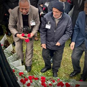 10 Aralık 2016 tarihinde Beşiktaş-Bursaspor maçı sonrasında gerçekleştirilen hain terör saldırısındaki Şehitlerimizi anmak üzere anma törenine İl Müdürümüz Sn. Ömer TURAN katıldı - fotoğraf 5