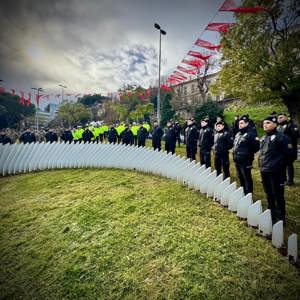 10 Aralık 2016 tarihinde Beşiktaş-Bursaspor maçı sonrasında gerçekleştirilen hain terör saldırısındaki Şehitlerimizi anmak üzere anma törenine İl Müdürümüz Sn. Ömer TURAN katıldı - fotoğraf 2