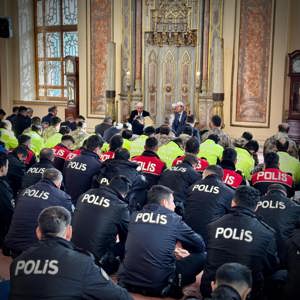 10 Aralık 2016 tarihinde Beşiktaş-Bursaspor maçı sonrasında gerçekleştirilen hain terör saldırısındaki Şehitlerimizi anmak üzere anma törenine İl Müdürümüz Sn. Ömer TURAN katıldı - fotoğraf 9