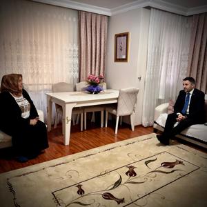 İl Müdürümüz Sn. Ömer TURAN, Şehit Ahmet DOKUYUCU 'nun kıymetli ailesine ve hanesine ziyaret gerçekleştirmiştir. - fotoğraf 2