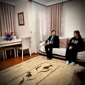 İl Müdürümüz Sn. Ömer TURAN, Şehit Ahmet DOKUYUCU 'nun kıymetli ailesine ve hanesine ziyaret gerçekleştirmiştir. - fotoğraf 1