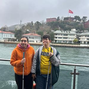 Vakıflar Bölge Müdürlüğü işbirliği ile 12 kuruluşumuzdan yatılı bakım hizmeti alan 180 özel gereksinimli bireylerimizle Boğaz turu yapılarak keyifli zaman geçirilmiştir. - fotoğraf 4
