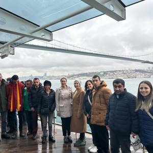 Vakıflar Bölge Müdürlüğü işbirliği ile 12 kuruluşumuzdan yatılı bakım hizmeti alan 180 özel gereksinimli bireylerimizle Boğaz turu yapılarak keyifli zaman geçirilmiştir. - fotoğraf 6