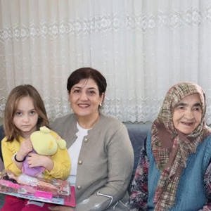Sayın Valimizin eşi Süreyya Yavuz Hanımefendi Er Şaban Üke'nin kıymetli ailesini ziyaret etti… - fotoğraf 2