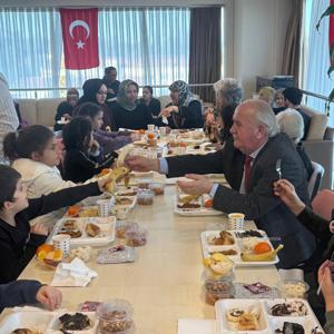 Bakanlığımızın "Torunum Olur Musun?" projesi kapsamında Kocamustafapaşa Çocuk Evleri Sitemizdeki çocuklarımız ile Yerli Malı haftası münasebetiyle bir araya gelmiştir. - fotoğraf 1