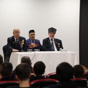 Kahraman Gazilerimizin ve kıymetli Şehit Yakınlarımızın katıldığı "Vatan ve Kahramanlık Buluşmaları" gençlerimiz ile birlikte gerçekleştirmeye devam etmekteyiz. - fotoğraf 3