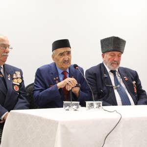 Kahraman Gazilerimizin ve kıymetli Şehit Yakınlarımızın katıldığı "Vatan ve Kahramanlık Buluşmaları" gençlerimiz ile birlikte gerçekleştirmeye devam etmekteyiz. - fotoğraf 2