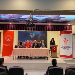 Kahraman Gazilerimizin ve kıymetli Şehit Yakınlarımızın katıldığı "Vatan ve Kahramanlık Buluşmaları" gençlerimiz ile birlikte gerçekleştirmeye devam etmekteyiz. - fotoğraf 7