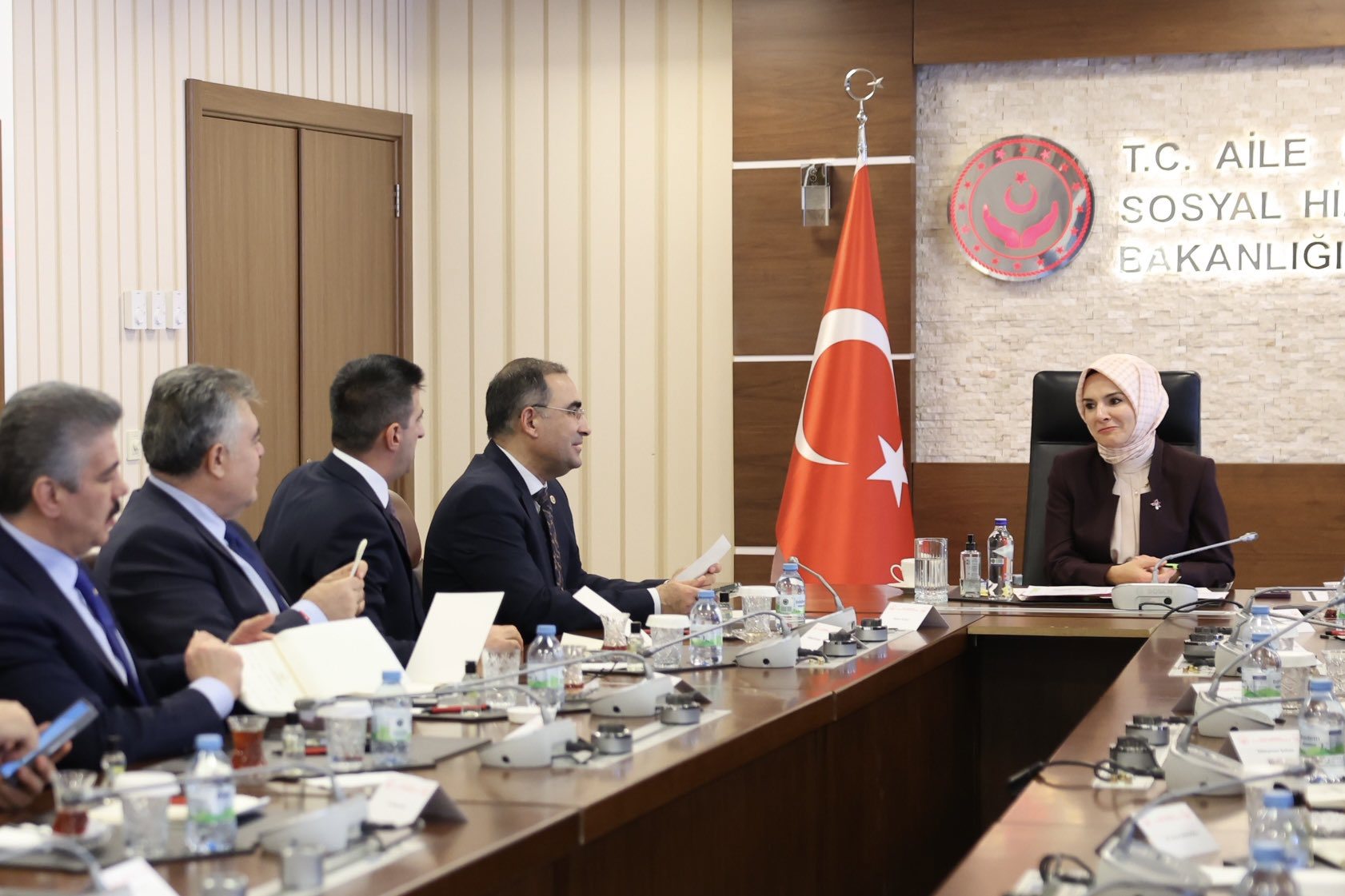 Bakanımız Sayın Mahinur Özdemir Göktaş’ın başkanlığında yapılan kapsamlı toplantıda gazilerimize sunduğumuz hizmetlerle birlikte gazilerimizin talepleri değerlendirildi. - fotoğraf 2
